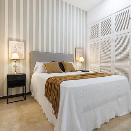 Avanti Cartuja Seville Luaran gambar